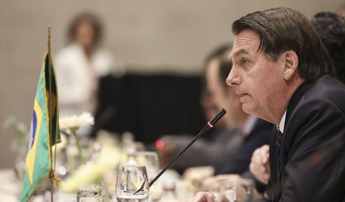 Bolsonaro diz que fim de visto para turistas beneficiará economia