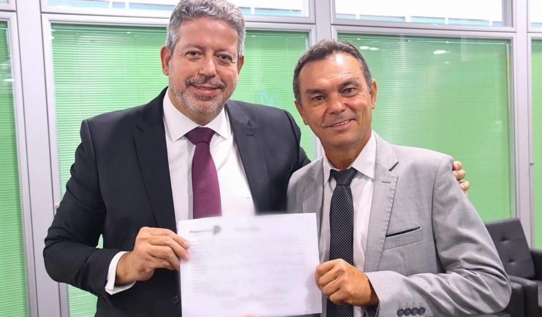 Lira traz de volta ao PP prefeito de Anadia que havia se filiado ao MDB: “Bom filho a casa torna”