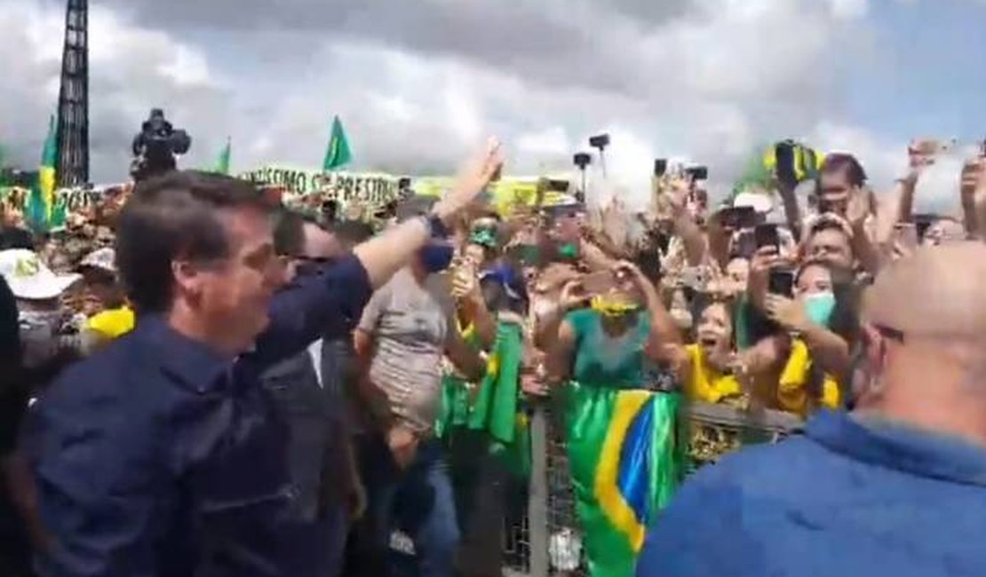 Crise muda de patamar com pressão de Bolsonaro sobre o STF