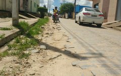População de Arapiraca sofre com buracos em toda a cidade