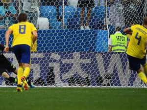 Suécia vence Coreia do Sul com pênalti marcado com auxílio do VAR