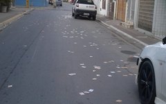 Ruas de Maragogi amanheceram com santinhos de candidatos jogados no chão