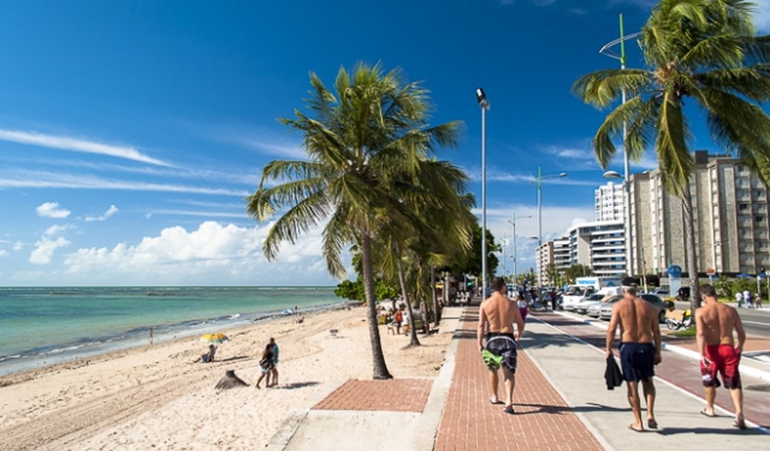 Quinze trechos de praias estão impróprios para banho em Alagoas; confira