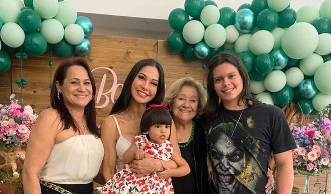 Mãe de Mayra Cardi comenta chance da filha reatar com Arthur