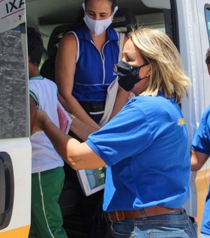 Monitores do transporte escolar municipal garantem segurança de estudantes