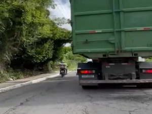 Caminhão quebra em ladeira e trânsito fica lento na região da Cambona
