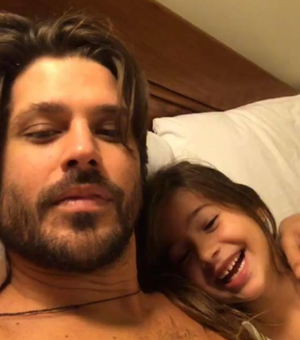 Dado Dolabella posta foto com a filha após prisão: 'Tão bom estar de volta'