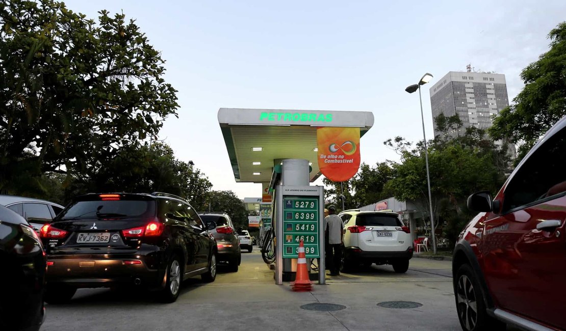 Combustíveis pressionam inflação no atacado no IGP-10 de março, diz FGV