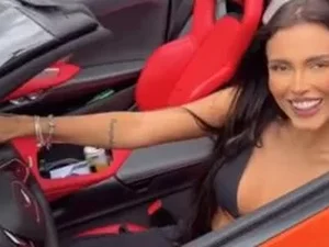 Ex-amante de Neymar compra carro de R$ 1,6 milhão vendendo fotos íntimas