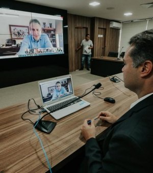  Renan Filho participa de videoconferência com governadores do Nordeste 