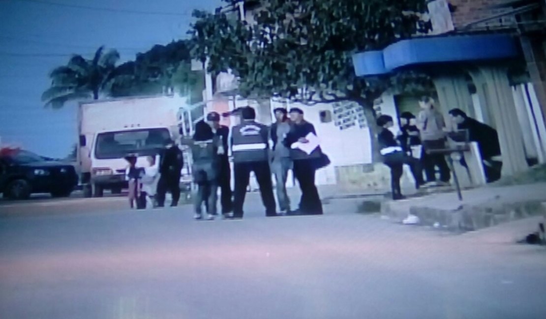 Reprodução simulada das mortes de irmãos e pedreiro é realizada sem a participação dos policiais