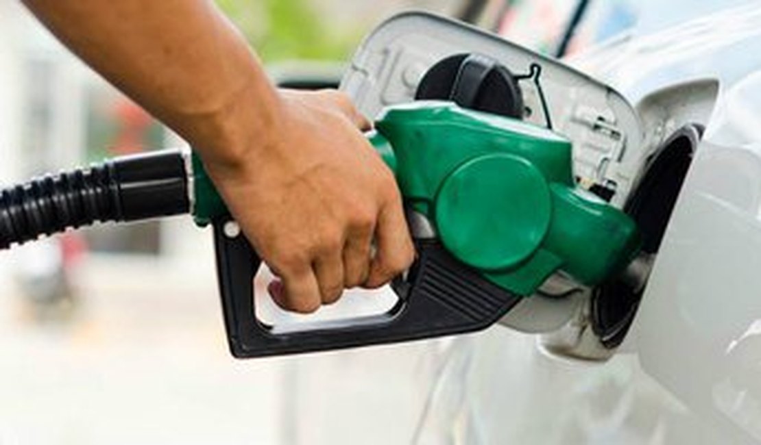 Gasolina vendida nas refinarias está mais cara a partir de hoje