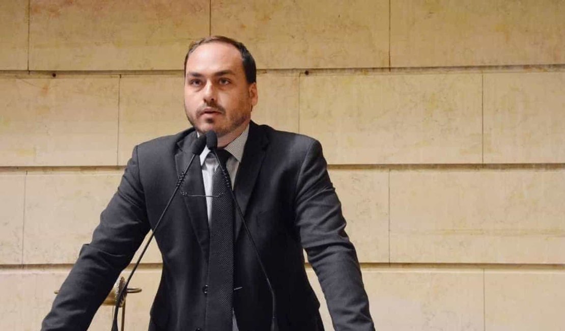 Carlos Bolsonaro sobre Brasil: 'Maior cabide de emprego do mundo'