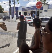 Polícia prende três suspeitos de invadirem escola e posto de saúde em Arapiraca