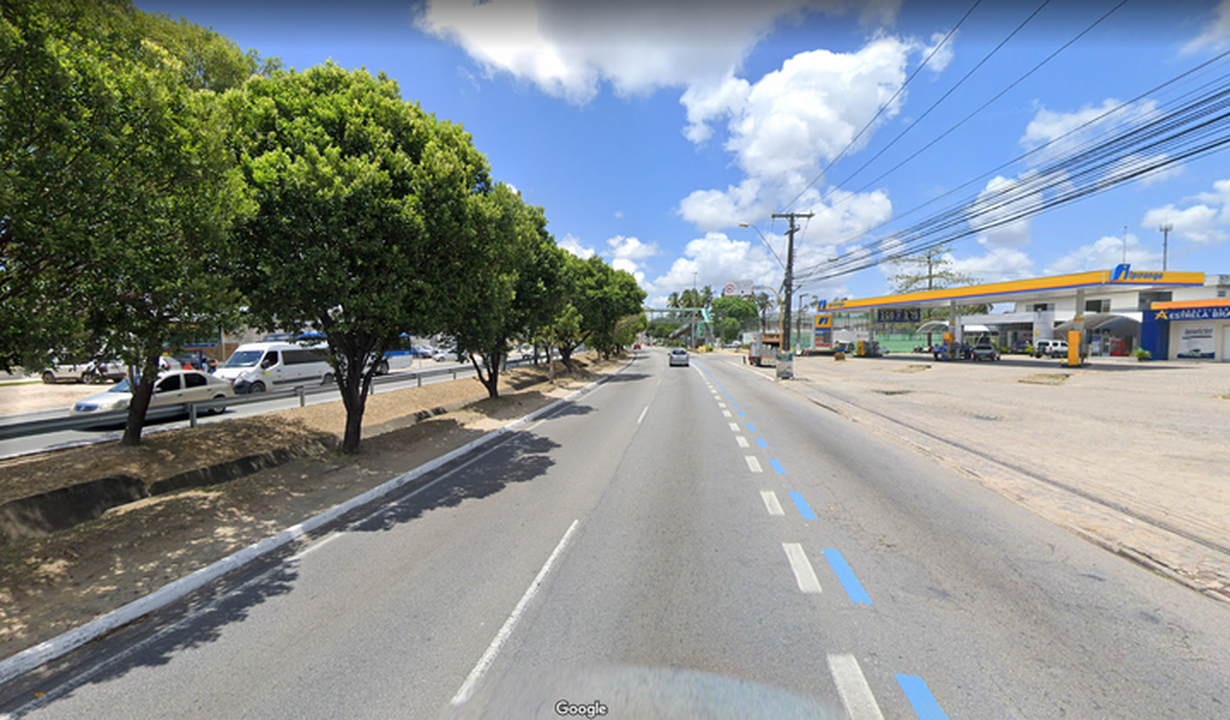 Após ser atropelada por uma motocicleta, mulher de 53 anos morre, na Avenida Durval de Góes Monteiro