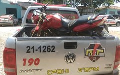 Polícia recupera moto roubada 