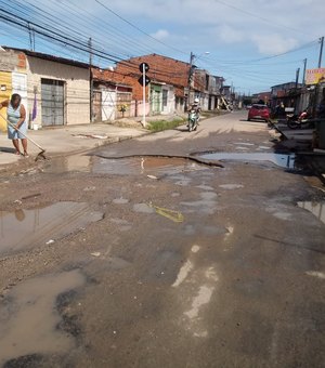 Moradores do Tabuleiro dos Martins reclamam de buracos na pista