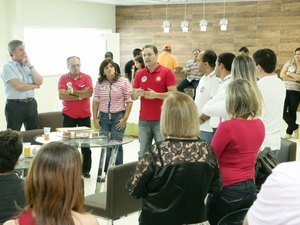Renan Filho se reúne com prefeito de Delmiro Gouveia