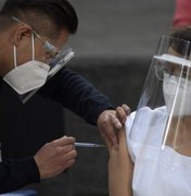 Enfermeira mexicana é a primeira vacinada contra covid-19 na América Latina