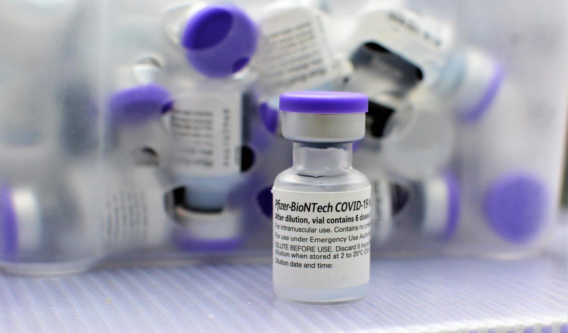 Mais de 1 milhão de doses de vacinas da Pfizer chegam ao país
