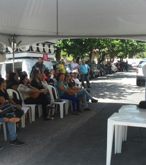 Servidores do CCZ realizam, pela segunda vez, ato em frente à prefeitura de Maceió