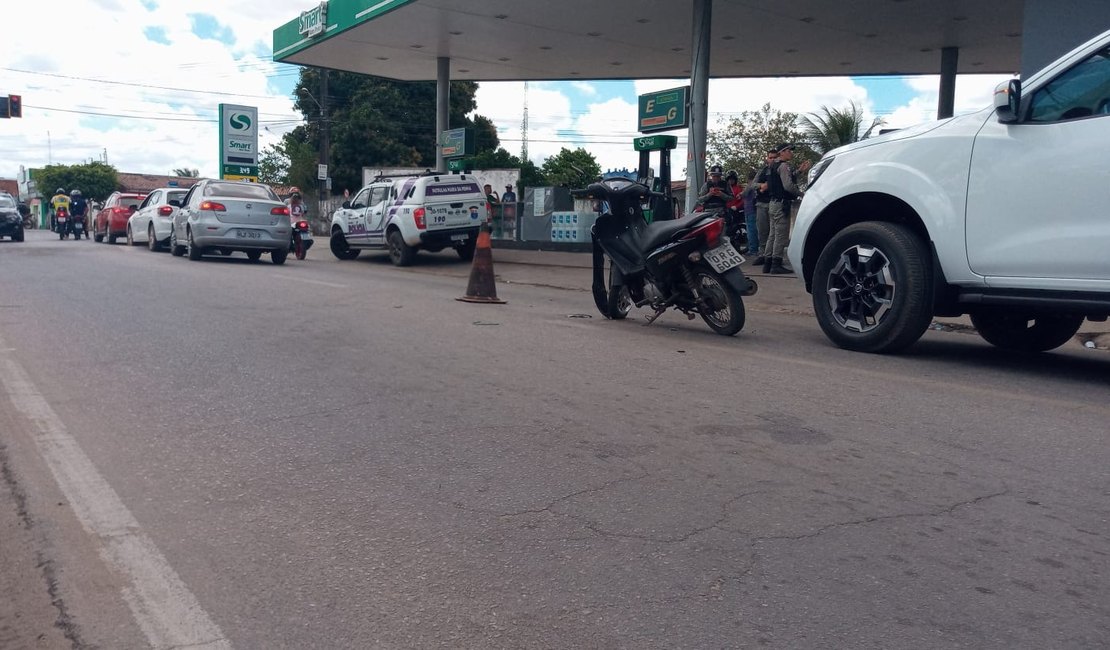 [Vídeo] Acidente de trânsito envolve três veículos no bairro Boa Vista em Arapiraca