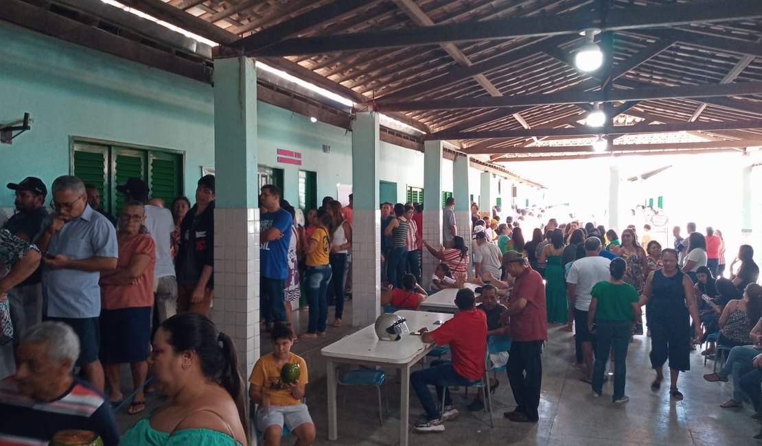 [Vídeo] Votação em urna substituída em Arapiraca apresenta atraso