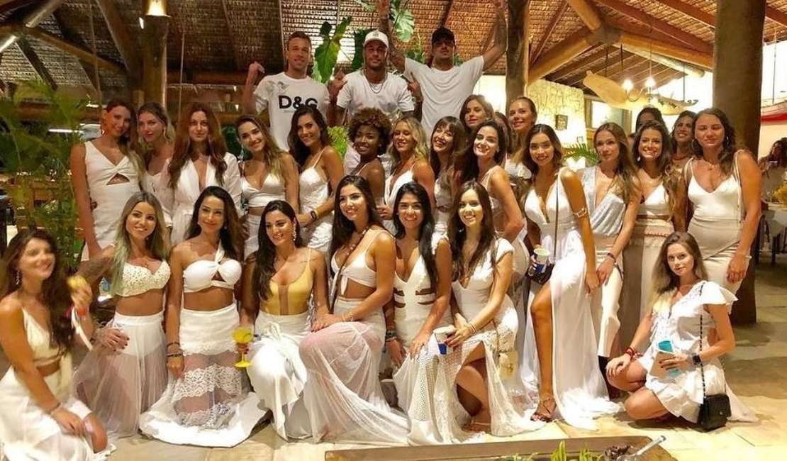 Ao lado de Medina e Arthur Melo, Neymar brinda o Ano Novo com 26 mulheres 