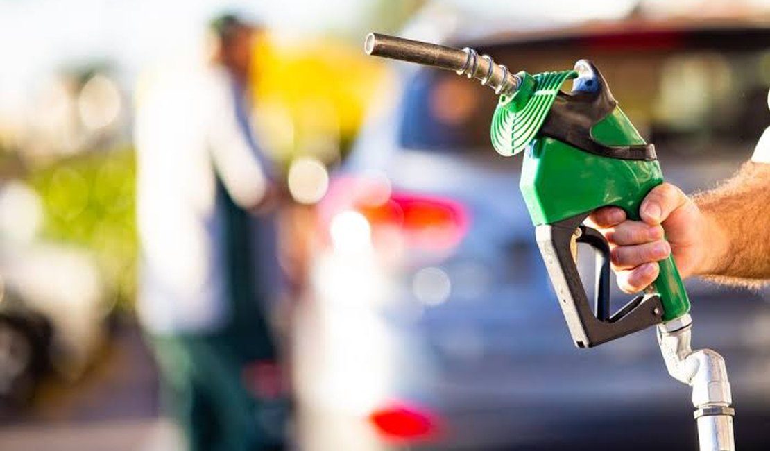 Preços de combustíveis seguem em queda pela terceira semana consecutiva em Maceió 