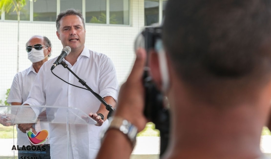 “A expectativa é que a vacina chegue em Alagoas amanhã”, diz Renan Filho