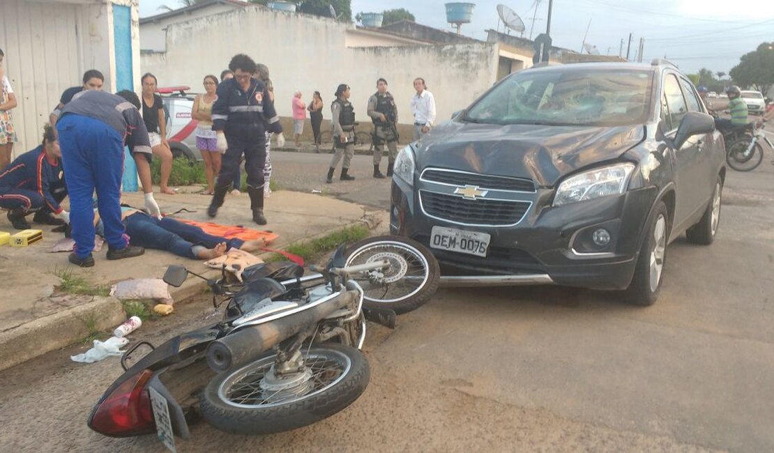 [Vídeo] Motorista não respeita sinalização de trânsito e provoca acidente em Arapiraca 
