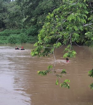 Corpo de Bombeiros encontra cadáver no Rio Mundaú