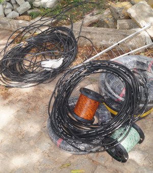 Técnico de telefonia é preso com 90 kg de fios de cobre furtados em Maceió