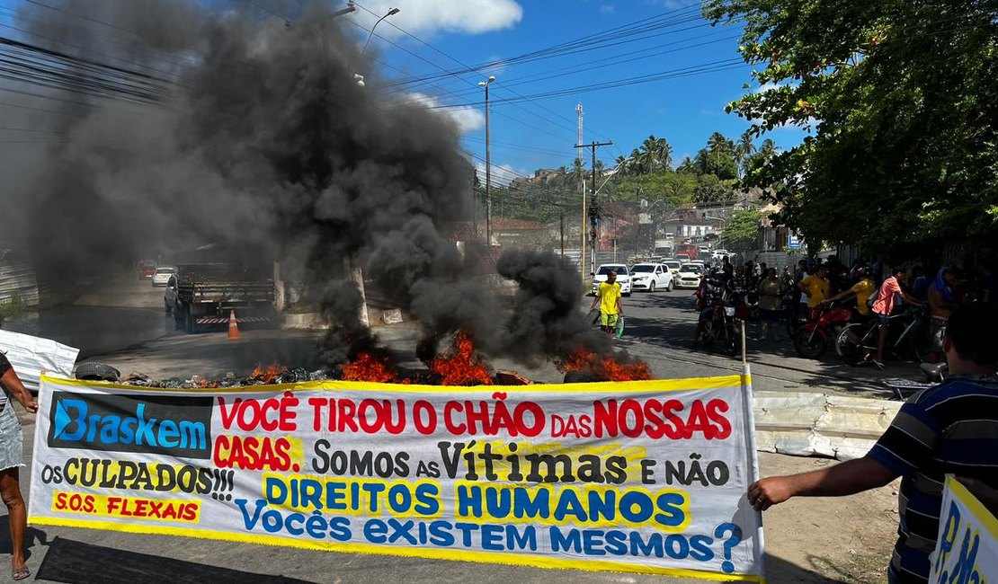 Braskem: Moradores dos Flexais bloqueiam via principal do Bebedouro