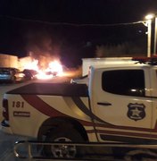 Incêndio atinge veículos estacionados no pátio do Cisp de São José da Laje