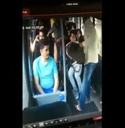 [Vídeo] Trio armado assalta passageiros de transporte complementar na BR-104