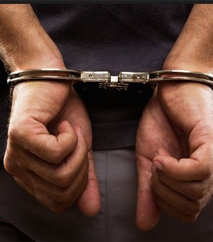 Suspeito de ameaçar e extorquir R$ 25 mil de mulher é preso 