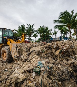 Após chuvas, 420 toneladas de lixo são retirados da foz do Salgadinho