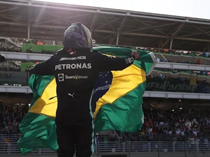 Lewis Hamilton rebate Nelson Piquet após ex-piloto usar termo racista