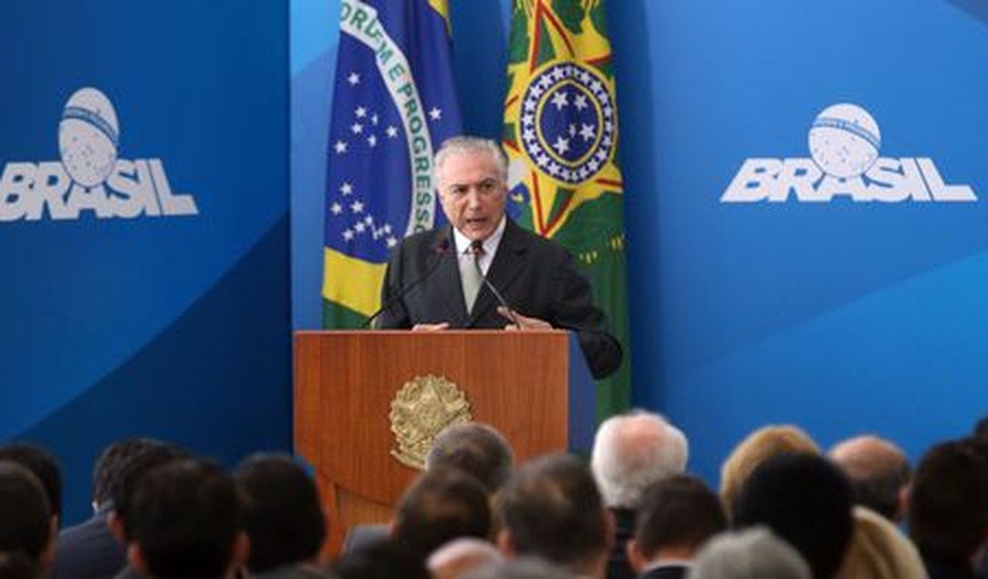Com previsão de R$ 1,7 bi para fundo eleitoral, presidente Temer sanciona Orçamento de 2018 