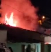 [Vídeo] Incêndio é registrado em casa na cidade de Campestre