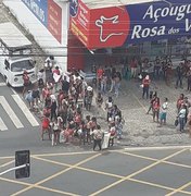 Parentes de reeducandos protestam na Avenida Fernandes Lima