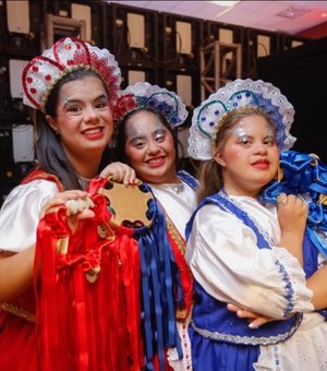Jovens com Síndrome de Down encantaram público com show de danças folclóricas nordestinas