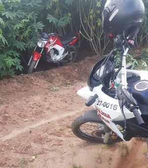 Moto abandonada em córrego é recuperada pela polícia