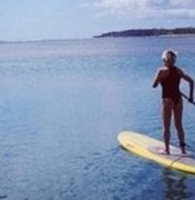 Ana Maria Braga posta foto de maiô praticando stand up paddle