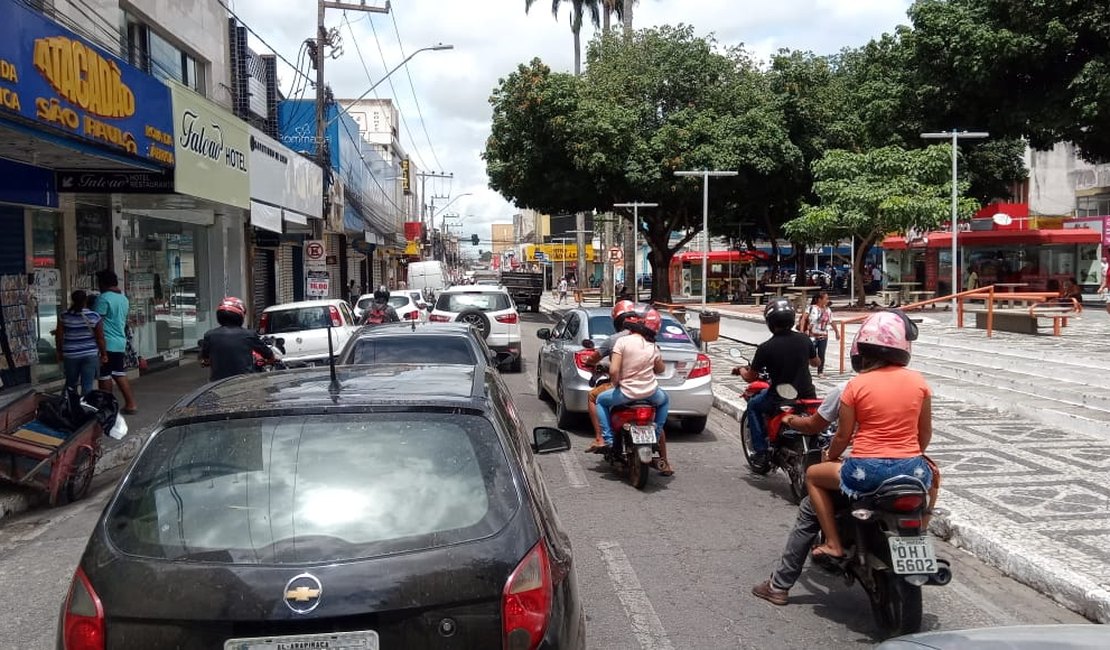 Sem medo do coronavírus: população lota ruas de Arapiraca apesar de quarentena