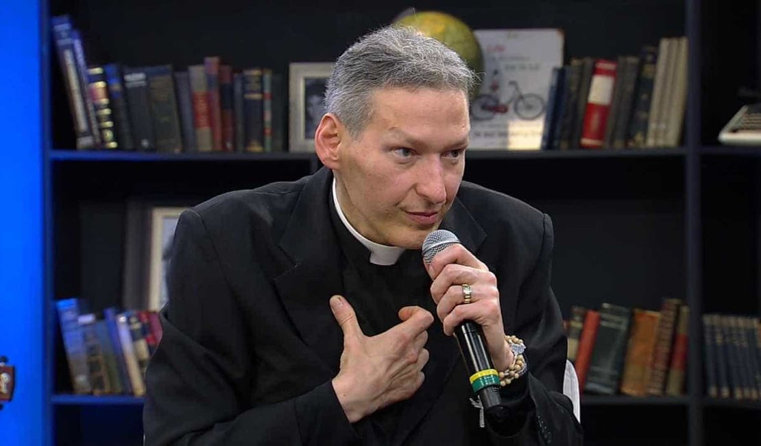 'Bendito empurrão': padre Marcelo Rossi diz ver novo sentido à vida