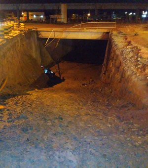  Motorista fica ferido após carro cair em túnel do viaduto da antiga PRF 