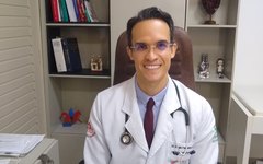 Cardiologista recebe homenagem por implantar serviços de alta complexidade em Arapiraca