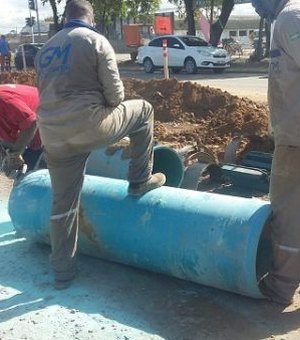 Conserto de rede de esgoto interdita rua na Jatiúca a partir desta segunda